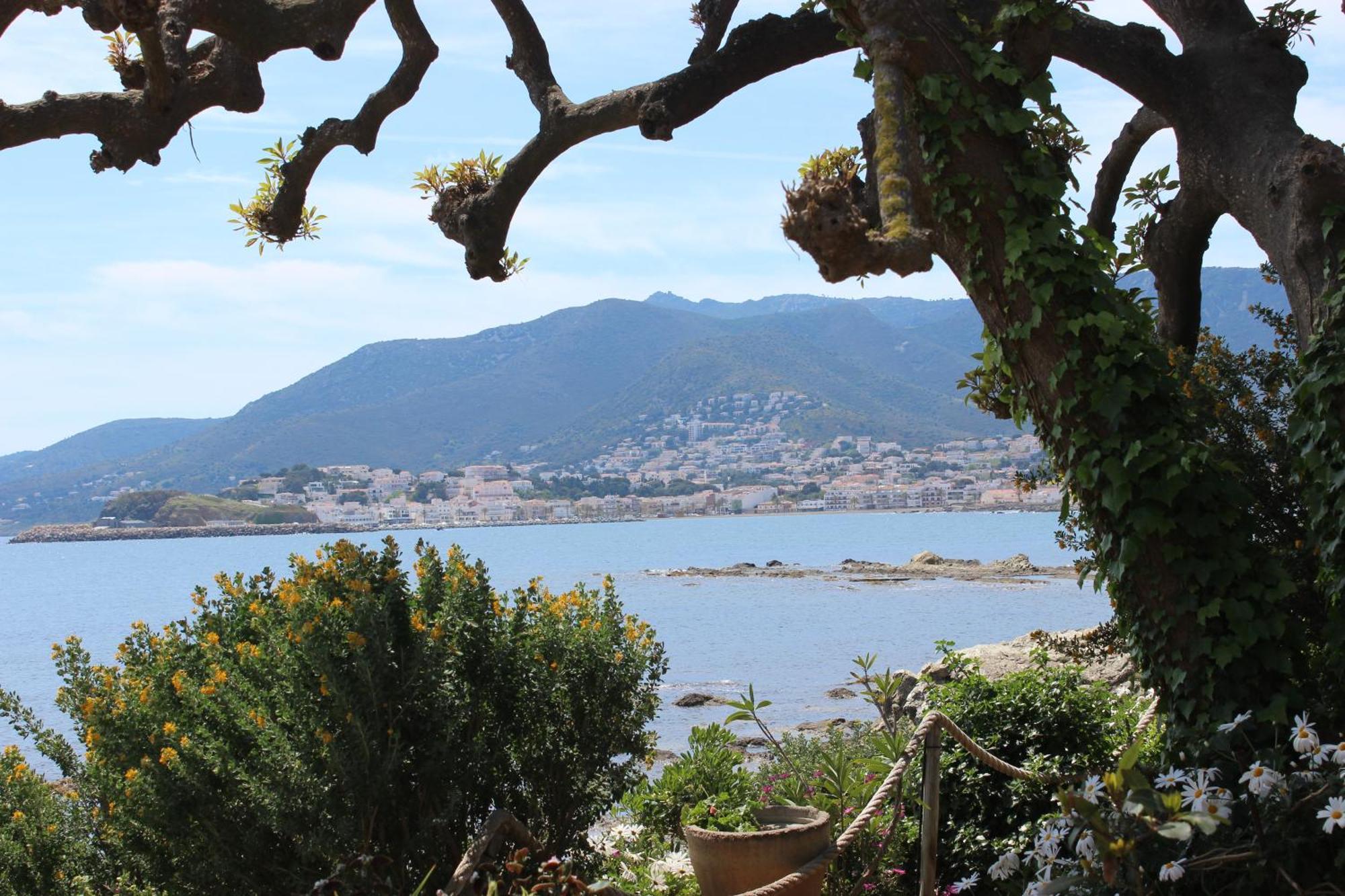 Stunning Sea Views From Luxury 4 Bed Apartment Close To Beach At Cap Ras Llança Exteriör bild